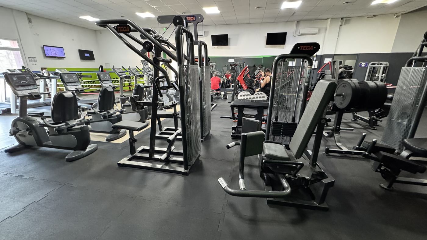 Machines de musculation guidées et zone cardio — Easy Sculpt Cagnes-sur-Mer